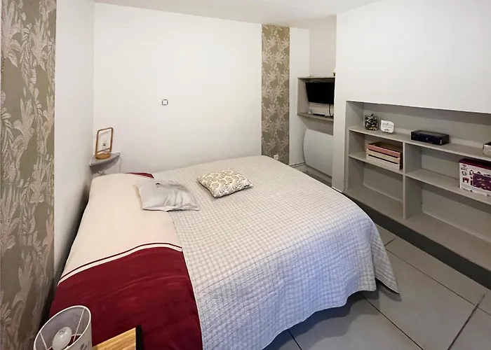 1 Bedroom In La Bataille Holiday home *